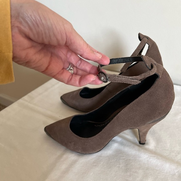 Free People Brown Suede Pointed Toe Mary Jane Ankle strap Kitten Heel Pump sz 10 - Picture 9 of 11
